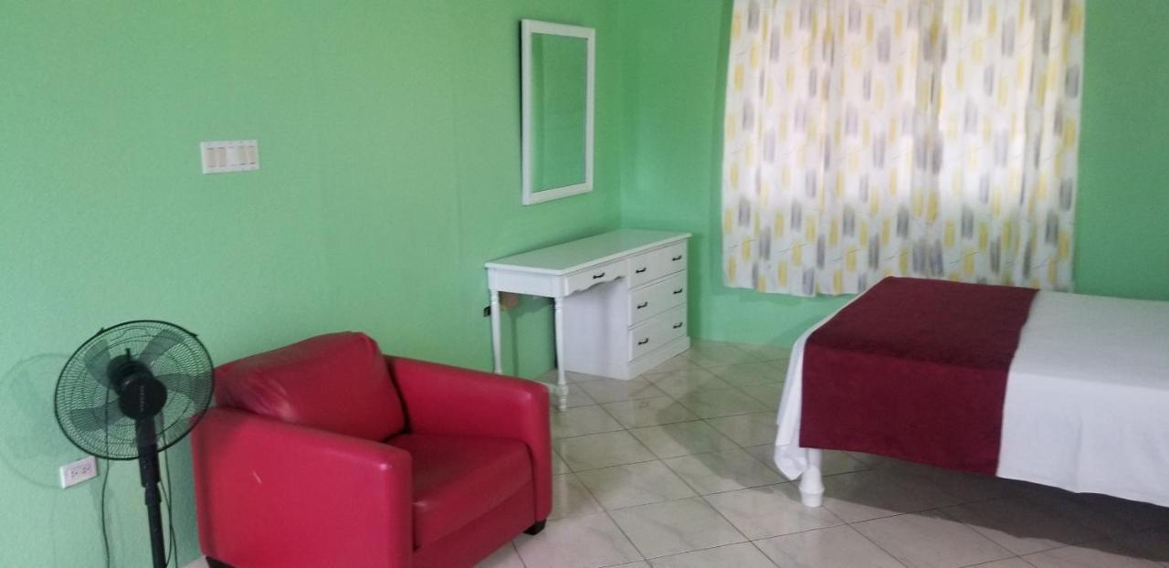 Wizzy Apartment Ocho Rios Zewnętrze zdjęcie