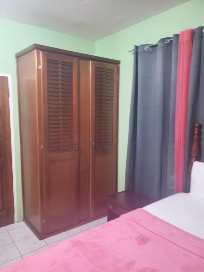 Wizzy Apartment Ocho Rios Zewnętrze zdjęcie