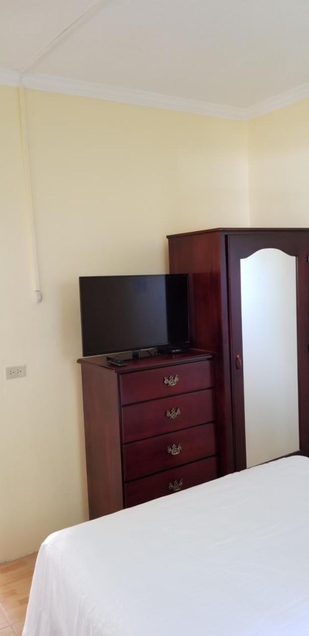 Wizzy Apartment Ocho Rios Zewnętrze zdjęcie